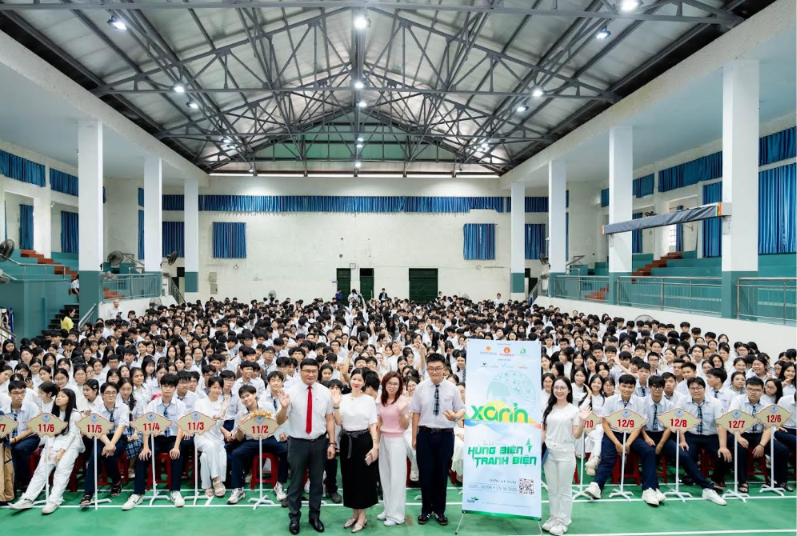 Hành trình Tiếng nói Xanh mùa 4 đến với Trường THPT Nguyễn Huệ (TP Huế), mở ra những trao đổi về môi trường, phát triển bền vững và vai trò của người trẻ trong việc chủ động tìm kiếm giải pháp cho các vấn đề thực tiễn. Ảnh: BTC