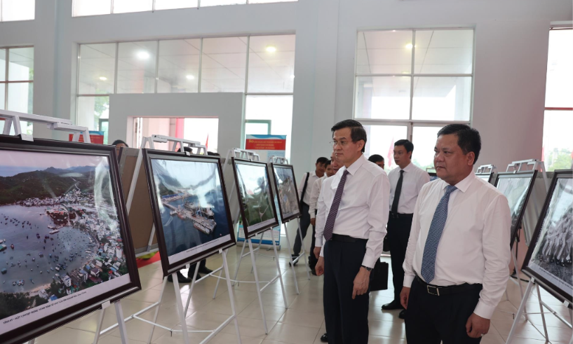 Khơi dậy khát vọng phát triển qua triển lãm ảnh về Bác Hồ khơi dậy khát vọng phát triển