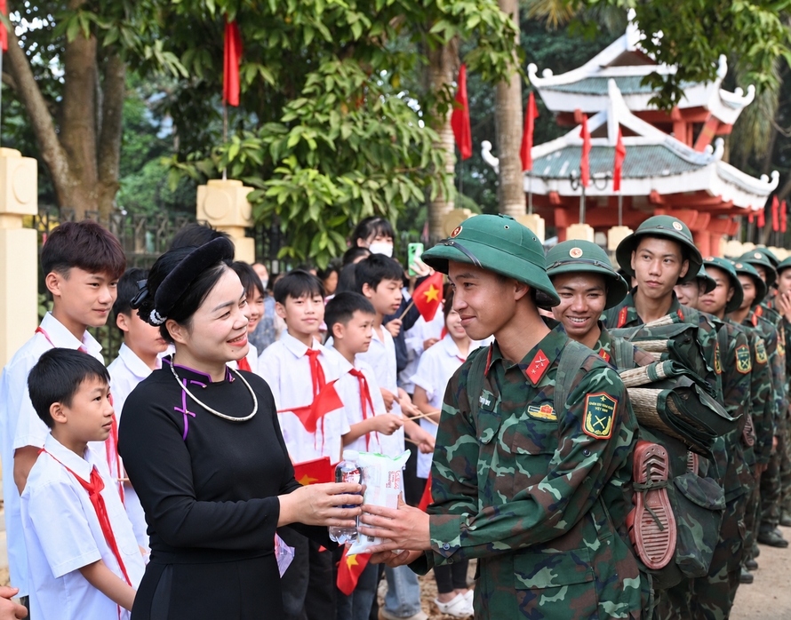 Những “người hùng” thầm lặng phía sau mái trường dân tộc nội trú vùng biên