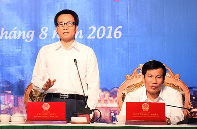 Trong hội nghị toàn quốc về phát triển du lịch, sáng 9/8, tại Hội An (Quảng Nam), Phó Thủ tướng Vũ Đức Đam nhấn mạnh tinh thần “không cần com lê, cà vạt, xắn tay ngay vào làm” phải được quán triệt đến từng bộ ngành, địa phương, DN, điểm đến.