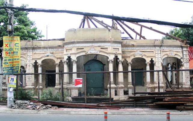 Căn biệt thự cổ trên đường Nơ Trang Long (quận Bình Thạnh) bị chủ sở hữu tháo dỡ. Ảnh: Duy Trần