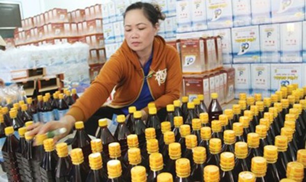 Những người kinh doanh nước mắm hoang mang.