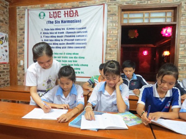 Châu Thị Cẩm Liên đã gắn bó với lớp Anh Văn được 4 năm. Ảnh: Võ Thạnh.