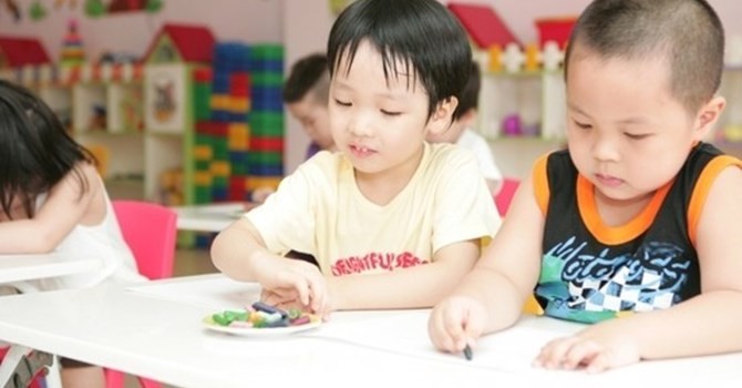 Nên dạy giới tính cho trẻ từ mầm non