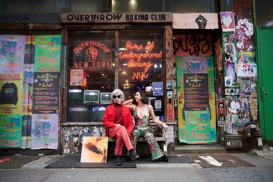 Brandon P. Raines và Katherine Winter, diễn viên vở "Chasing Andy Warhol" của Mara Lieberman. Ảnh: Jenny Anderson. 