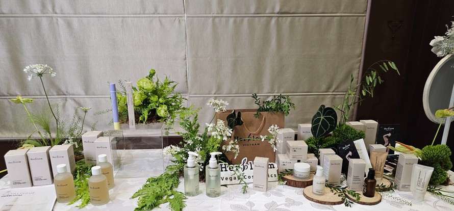 Herbloom đang nỗ lực trở thành biểu tượng cho lối sống lành mạnh và thân thiện với môi trường, là bước tiến mới trên hành trình “ăn sạch, sống xanh” mà xã hội đang hướng tới.