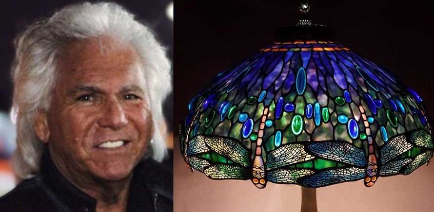 Nghệ nhân đèn kính màu Scott Riggs đã đột ngột qua đời ở tuổi 70, khi ông vẫn còn rất đam mê và nhiệt huyết với những chao đèn kính màu. Ảnh bên phải: Đèn Chuồn chuồn 22". 
