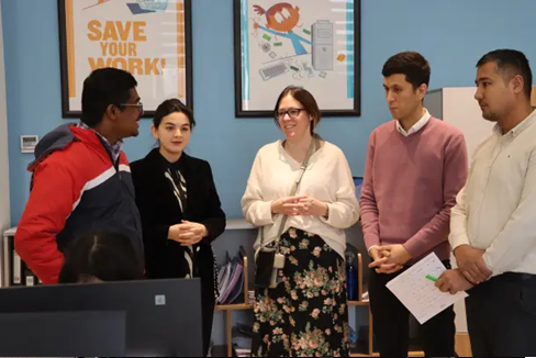 UNESCO thúc đẩy giáo dục số tại Uzbekistan: Sứ mệnh của Wendy Gorton trong việc trao quyền cho giáo viên