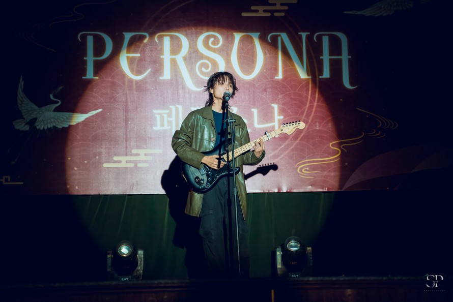 Nghệ sĩ khách mời - Kha gửi tặng đến khán giả những ca khúc quen thuộc với giọng hát ngọt ngào. Ảnh: Tuần lễ Văn hóa Hàn Quốc 2024