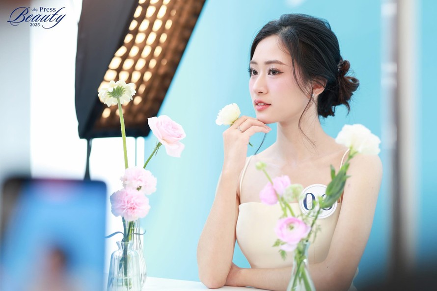 Khánh Huyền (SBD 06) rạng ngời với thần thái nổi bật trước ống kính.