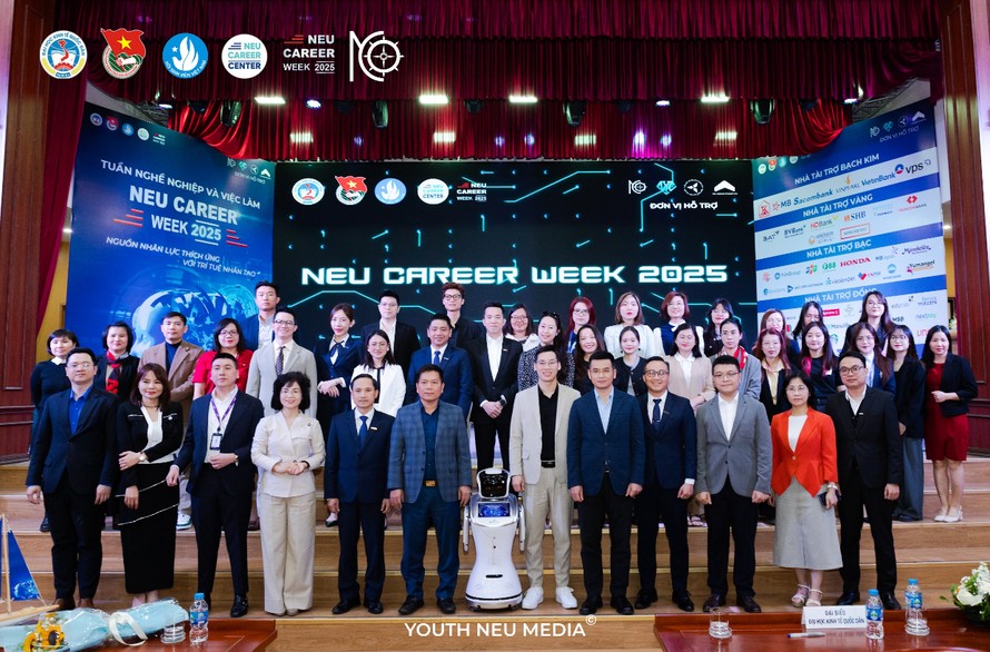 NEU career week 2025: Tâm điểm việc làm bùng nổ, thu hút với hơn 6000 người tham dự