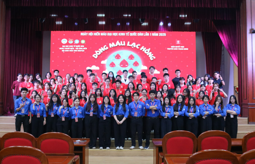 Ngày hội hiến máu Đại học Kinh tế Quốc dân 2025: "Dòng Máu Lạc Hồng" lan tỏa tinh thần nhân ái 