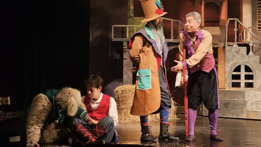 Buổi diễn cuối cùng của nhạc kịch "Không gia đình" lay động trái tim khán giả tại Nhà hát Tuổi trẻ