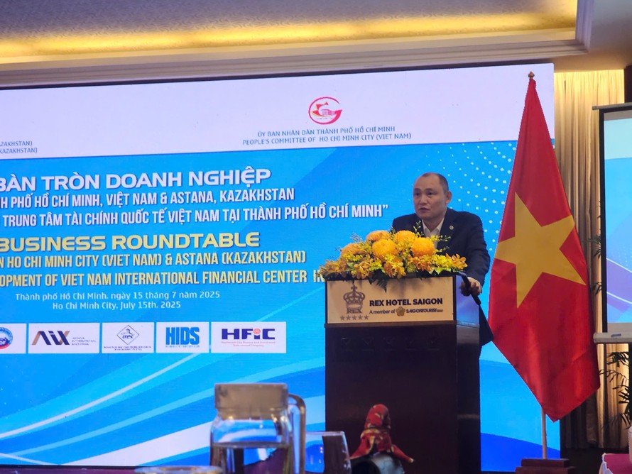 Đại sứ Đặc mệnh toàn quyền Kazakhstan tại Việt Nam, ông Kanat Tumysh phát biểu tại sự kiện. 