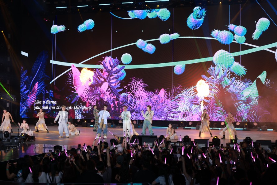 Anh Trai “Say Hi” thắp sáng Las Vegas: Giấc mộng đêm hè tại Kinh đô giải trí