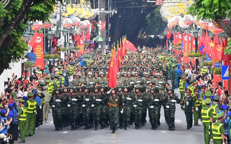 Chùm ảnh: Tổng duyệt Lễ diễu binh, diễu hành A80 tại Quảng trường Ba Đình và các tuyến phố trung tâm Hà Nội