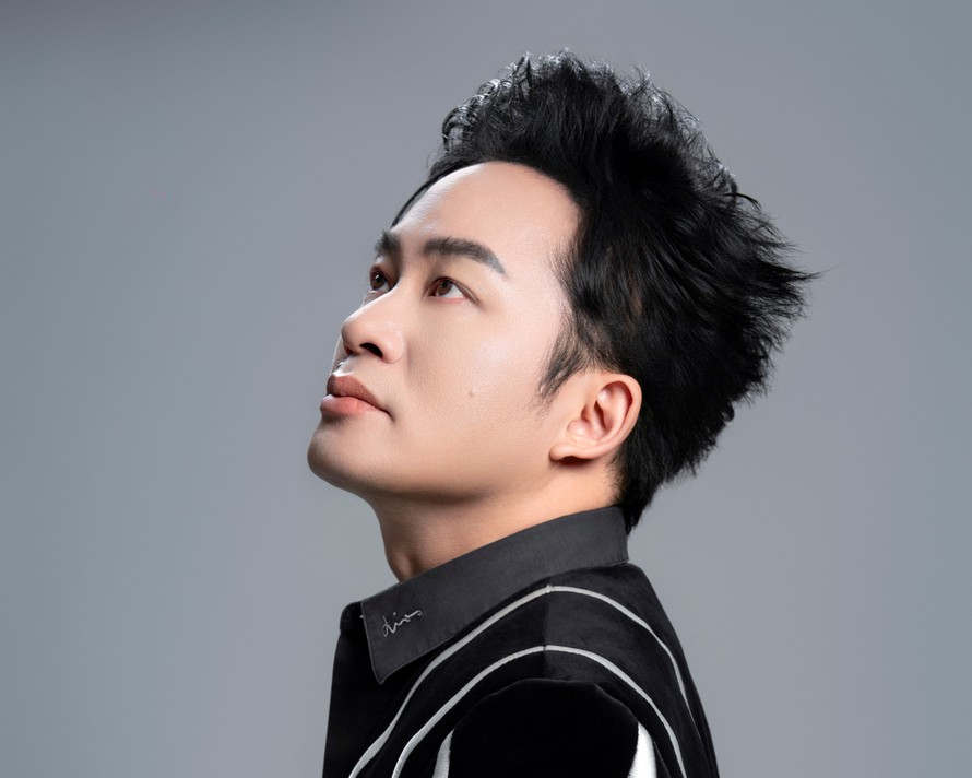 Ca sĩ Tùng Dương và nhóm bạn ủng hộ 1 tỷ đồng cho 5 tỉnh bị bão Bualoi