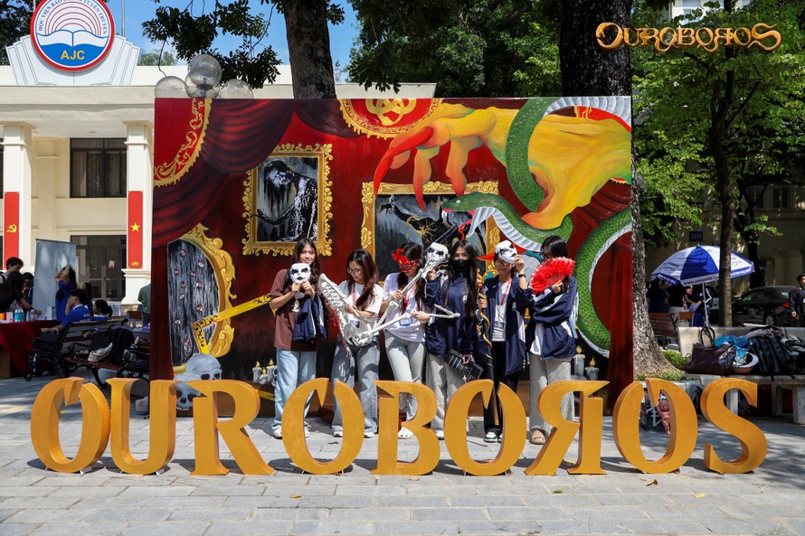 Trải nghiệm không khí sôi động tại sự kiện đồng hành “Marcescere” trường Báo