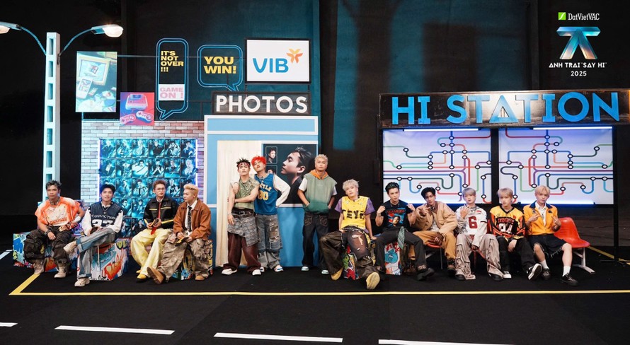 Tập 6 Anh Trai “Say Hi” 2025: Concept “Reply 2000” đưa các Anh Trai tỏa sáng trong trang phục đầy màu sắc 