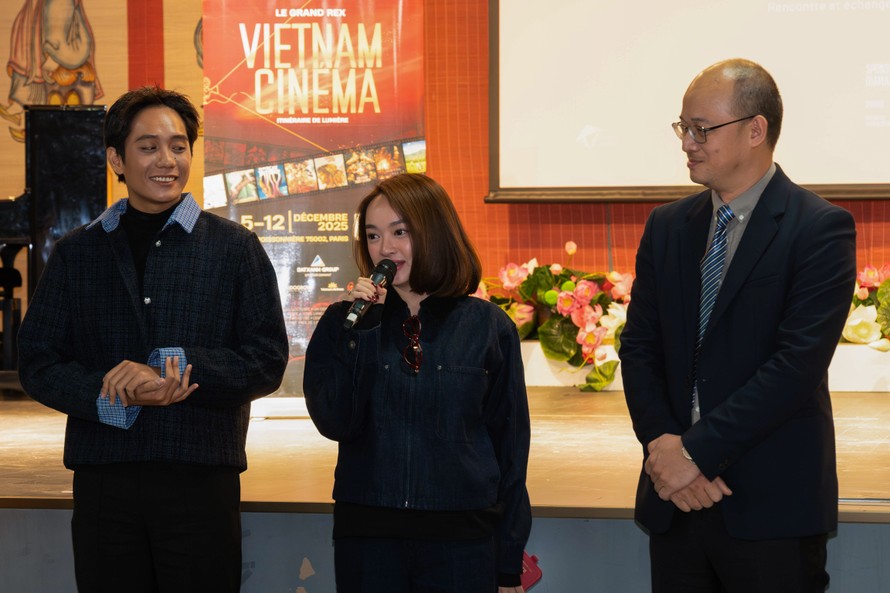 Diễn viên Kaity Nguyễn giao lưu cùng khán giả Việt tại Pháp