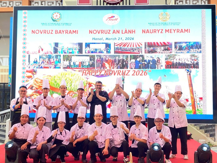 Các đội thi chụp ảnh cùng đầu bếp David Israfilov