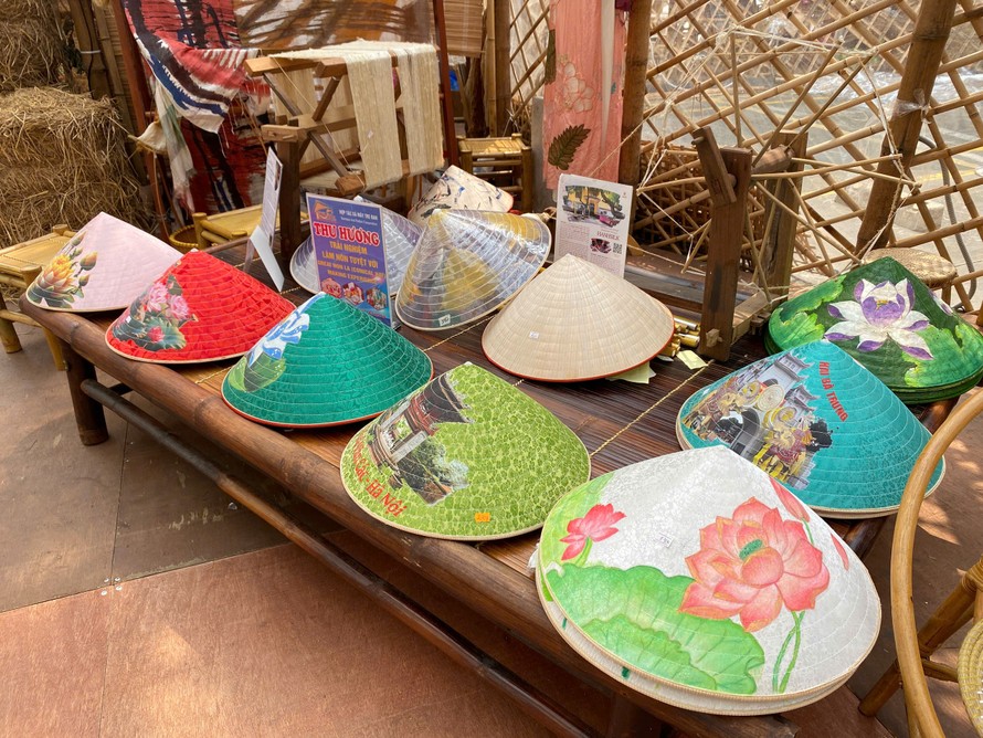 Sự dịch chuyển của mỹ thuật ứng dụng từ làng nghề vào không gian tiêu dùng hiện đại