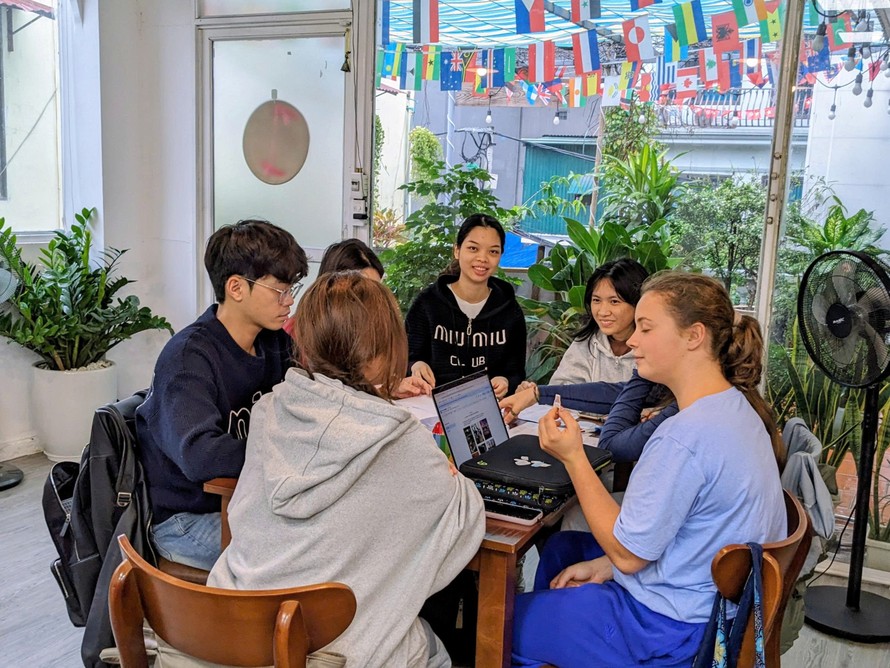 Không lớp học, không giáo trình: Soci Hub và cách người trẻ học ngoại ngữ bằng trải nghiệm thật