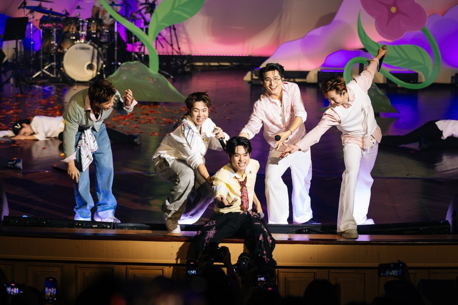 Từ Rap Việt đến Anh Trai Say Hi: buitruonglinh quy tụ dàn khách mời đồ sộ trong đêm diễn khép lại tại Hà Nội