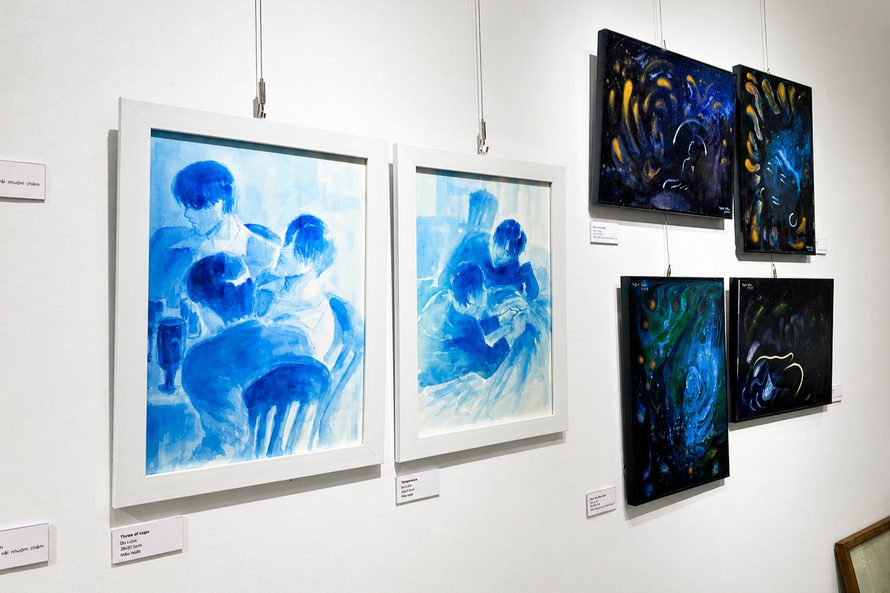 Eternal Blue: Mỹ thuật đơn sắc và nghệ thuật biểu lộ cảm xúc