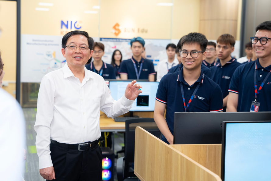 Phó Thủ tướng Chính phủ Hồ Quốc Dũng dự Lễ khai trương AI Lab của Trường Đại học Thăng Long