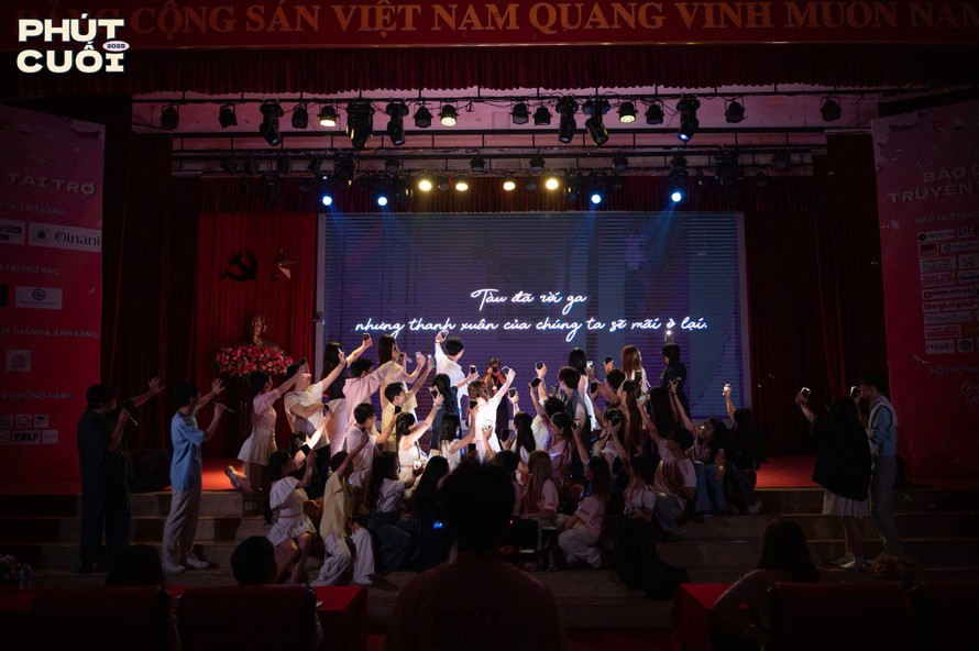 Phút Cuối 2025 - Hồi ức sân ga để lại nhiều dư âm sâu lắng đối với các bạn sinh viên khóa 41.