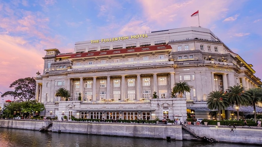 The Fullerton Hotel – khách sạn biểu tượng kiến trúc tân cổ điển bên dòng sông Singapore