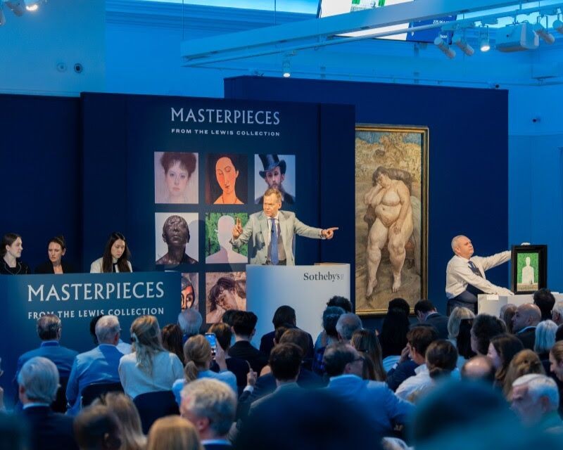 Sotheby's lập kỷ lục mới tại London với doanh thu hơn 420 triệu bảng Anh