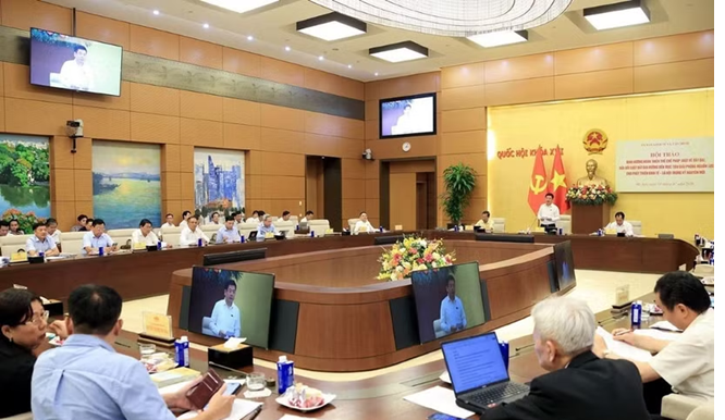 Phó Chủ tịch Quốc hội Nguyễn Hồng Diên chủ trì hội thảo. (Ảnh: Tuấn Anh/TTXVN)