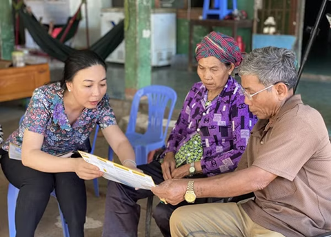 Chính sách mới về bảo hiểm xã hội, y tế mới giúp mở rộng quyền lợi, nâng cao đời sống người dân và cải thiện hệ thống an sinh xã hội. (Ảnh: Vietnam+)