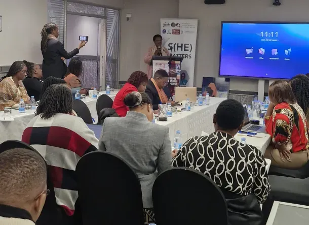 Các báo cáo mới phơi bày thực trạng đáng báo động đối với nữ nhà báo tại Zimbabwe