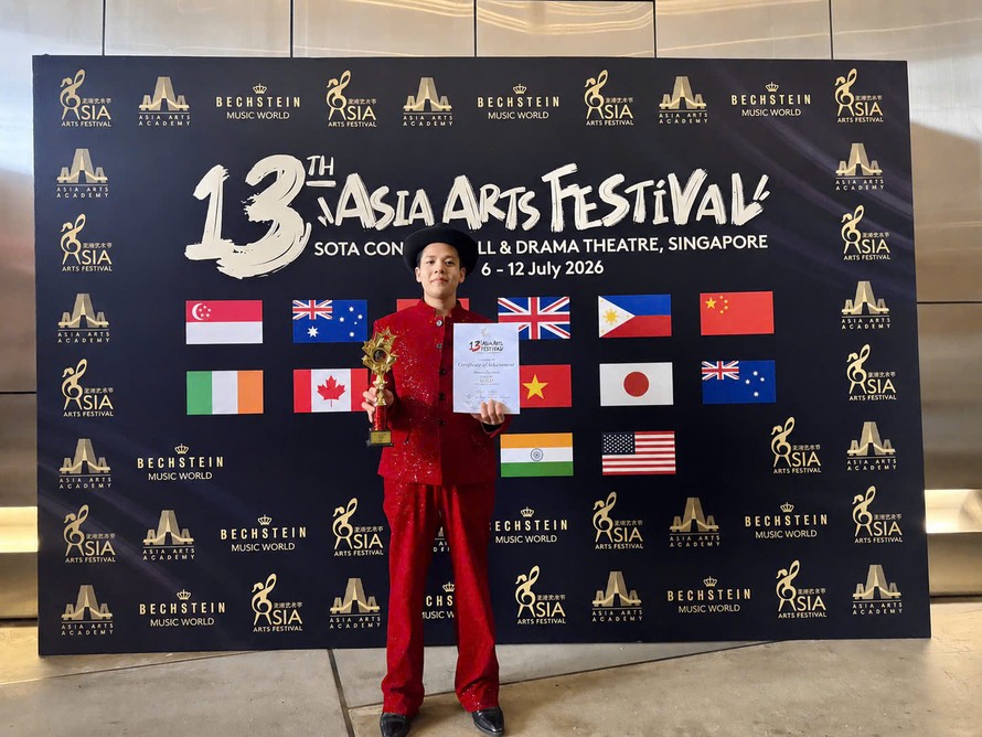 Đặng Công Danh ghi dấu ấn tại Asia Arts Festival Singapore với Huy chương Vàng