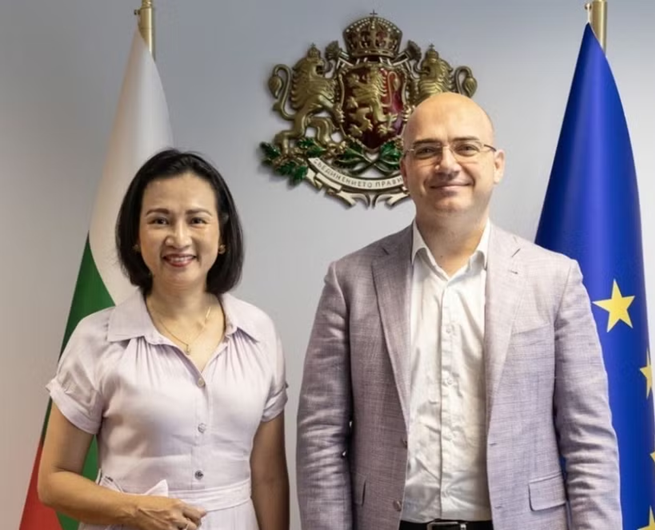 Đại sứ Việt Nam tại Bulgaria Nguyễn Thị Minh Nguyệt đã có buổi làm việc với Bộ trưởng Du lịch Bulgaria Ilin Dimitrov. (Ảnh TTXVN phát)