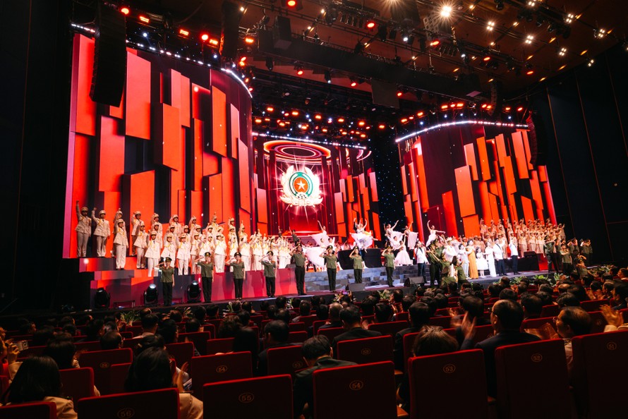 Chương trình nghệ thuật “80 năm – Vì an ninh Tổ quốc”: Hành trình chạm vào ký ức, sứ mệnh và vinh quang