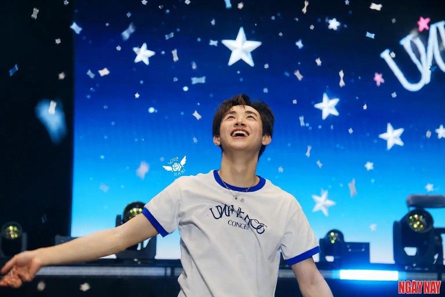 "Hãy luôn là niềm tự hào của chính mình CONGB nhé": Món quà khiến CONGB xúc động tại fanmeeting Hà Nội