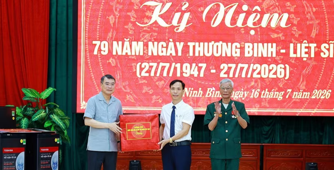 Thủ tướng: Tiếp nối truyền thống "uống nước nhớ nguồn," chăm lo tốt hơn cho người có công