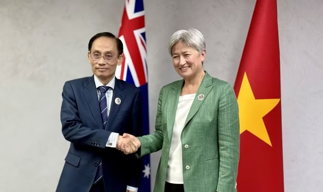 Bộ trưởng Ngoại giao Lê Hoài Trung gặp Bộ trưởng Ngoại giao Australia Penny Wong. (Ảnh: TTXVN phát)