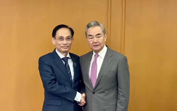 Bộ trưởng Ngoại giao Lê Hoài Trung gặp Bộ trưởng Ngoại giao Trung Quốc Vương Nghị. (Ảnh: Việt Dũng/TTXVN)