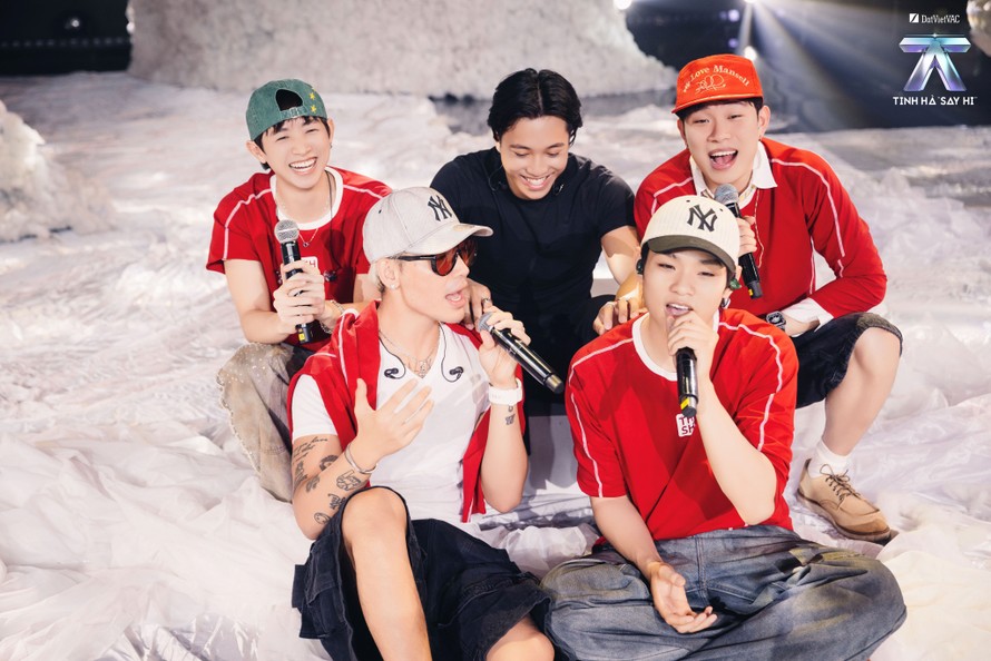 Team Dương Domic với ca khúc Thế Giới Của Anh