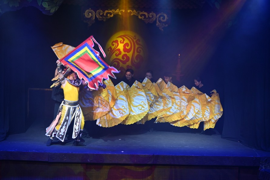 Hàng trăm bạn trẻ đến xem múa rối nước trong dự án "Rối Việt" do sinh viên thực hiện