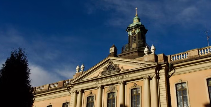 Viện Hàn lâm Khoa học Hoàng gia Thụy Điển tại Stockholm đã công bố giải Nobel Y Sinh năm 2026. (Ảnh: Canva)