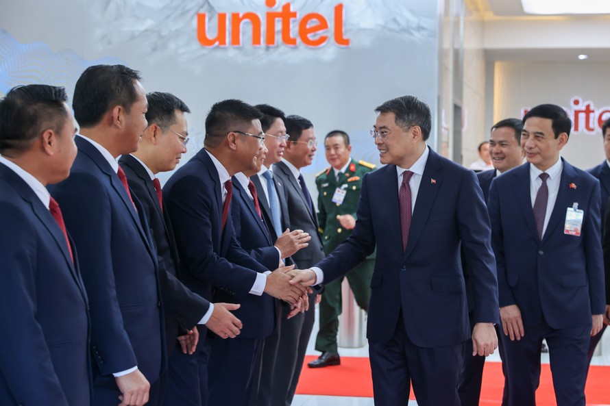 Thủ tướng Lê Minh Hưngb đến thăm trụ sở Unitel 