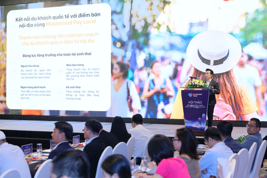 Đại diện Mastercard trình bày tại Hội thảo