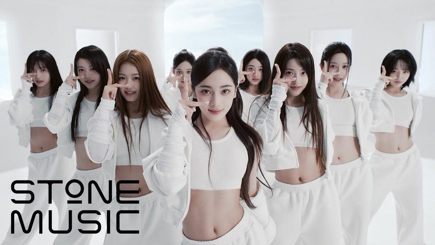 A2O LITE giới thiệu màu sắc âm nhạc qua MV debut “NEON”