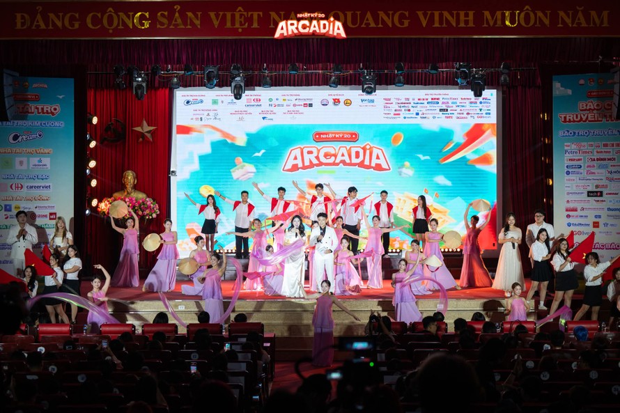 Tiết mục “Viết tiếp câu chuyện Việt Nam” mang đến màu sắc âm nhạc tinh thần dân tộc cho chương trình. (Ảnh: BTC)